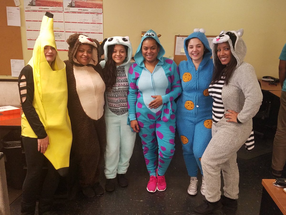 STGLogisticsLIN's tweet photo. Happy Halloween 🎃 ! #STG #potluck #workfamily #Halloween2017 https://t.co/nmvHKw9mEB