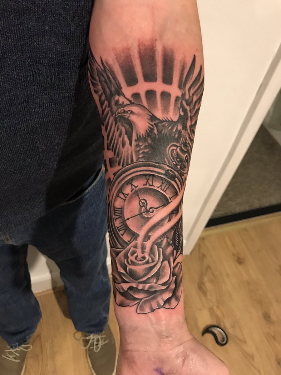InkKingsUK's tweet photo. Custom designs @knkkingsuk 🙌🏾 #inkkings #tattoostudio #surrey #uk #customdesign love this 💉👑 #potd #tattooartist #inkedmen #ink #artist https://t.co/lw9BD06twm
