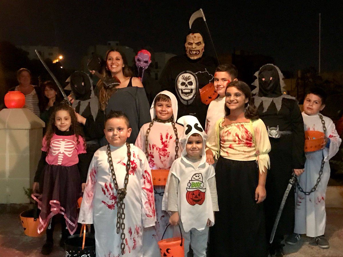 imamberofficial's tweet photo. Trick or Treat?? 👻👻👻

#halloween #happyhalloween #trickortreat #excited #waitingforkids #lovethisnight https://t.co/Ee4arHPVJl