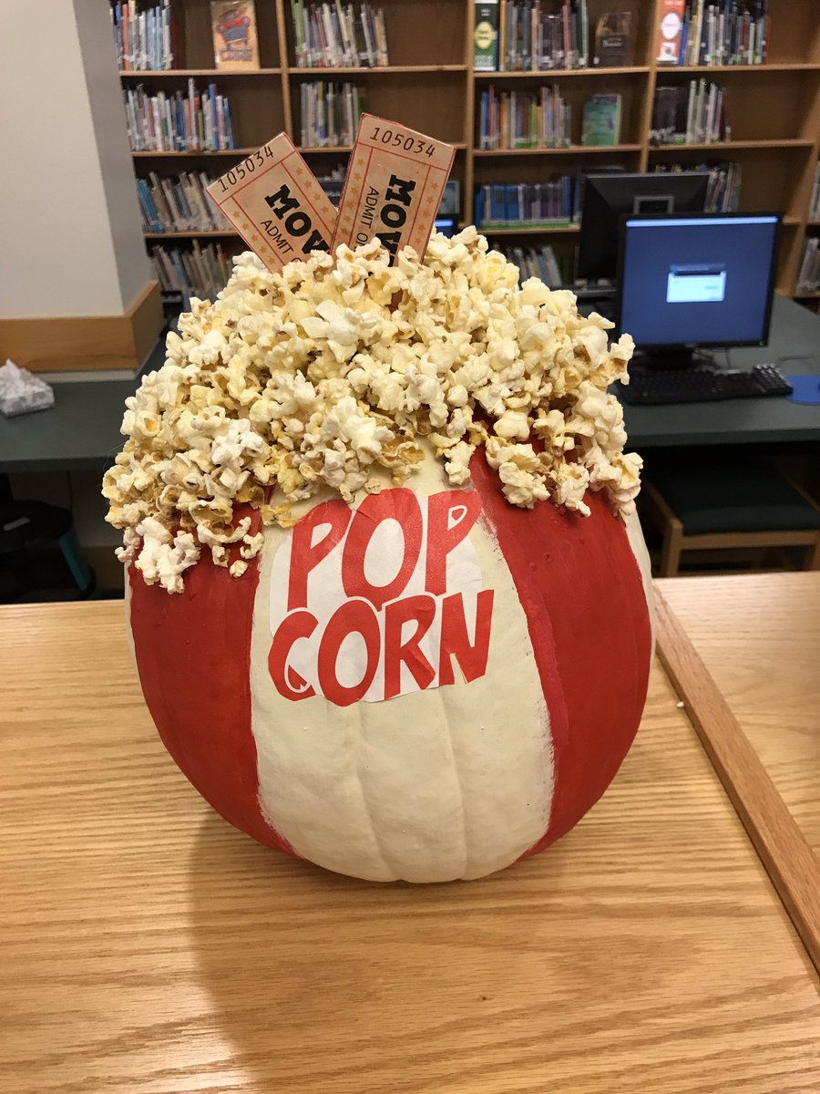 LibraryMakerLab's tweet photo. #leboproud of these makers who decorated some #hawksome pumpkins! #librarymaker #pumkindecoratingcontest https://t.co/38rp3yDbiX