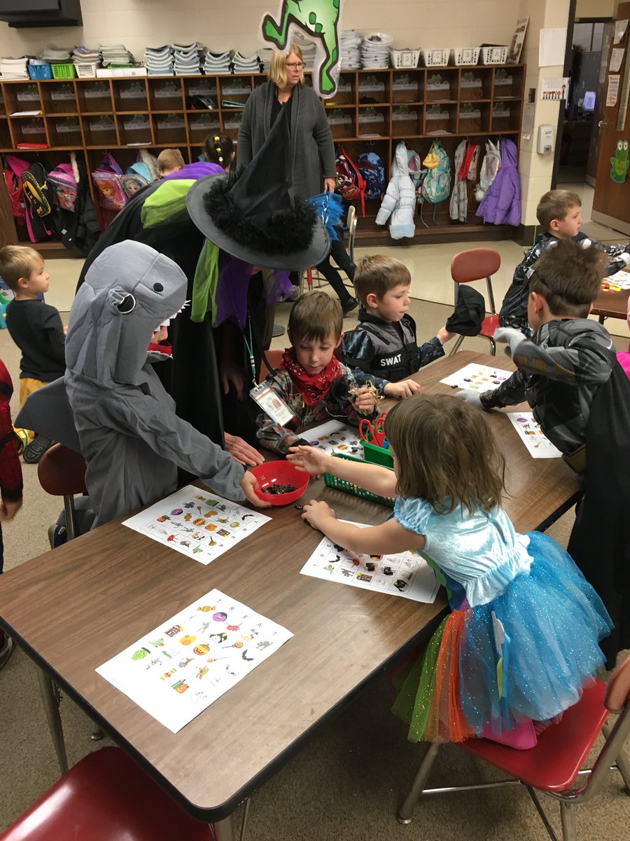 MsBrownArdmore's tweet photo. Bingo fun in Kindergarten! @d45ardmore #ArdmoreHalloweenBingo https://t.co/JSDnGjoqXy