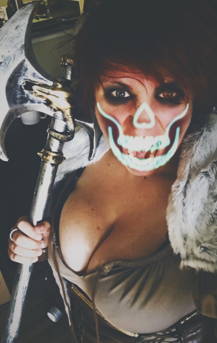 valkyrskuld's tweet photo. Sometimes the #Valkyrie in me comes out to play. ☠️#dataxetho #halloweencostume #halloween #viking #warrior https://t.co/bpW68N0CXN