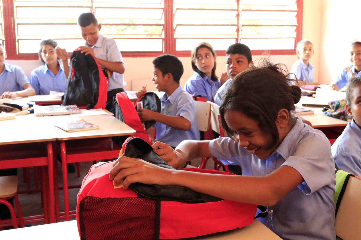 konecta2conNico's tweet photo. #NoticiasFEDE 📰Ministro @JauaMiranda inaugura nuevos espacios educativos en el estado Miranda ➡️https://t.co/xdEuJlokxw https://t.co/IrlrKlNKci