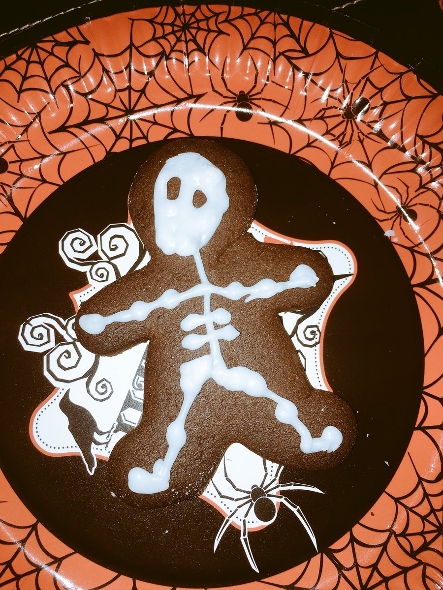Parnell13grace's tweet photo. @TanyaBurr  Halloween skeleton success 🙏❤️🎃 https://t.co/Om3sxq5IHg