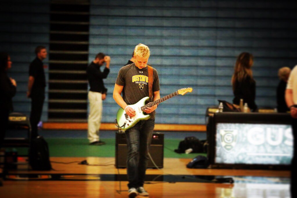 gustievb's tweet photo. Reason #1001 🎸🇺🇸 @7pm. Don't miss it. FIRST 150 STUDENTS IN FO' FREE!!! #GoGusties #FlyAsAFlock https://t.co/Vd3eNyZ4Ki