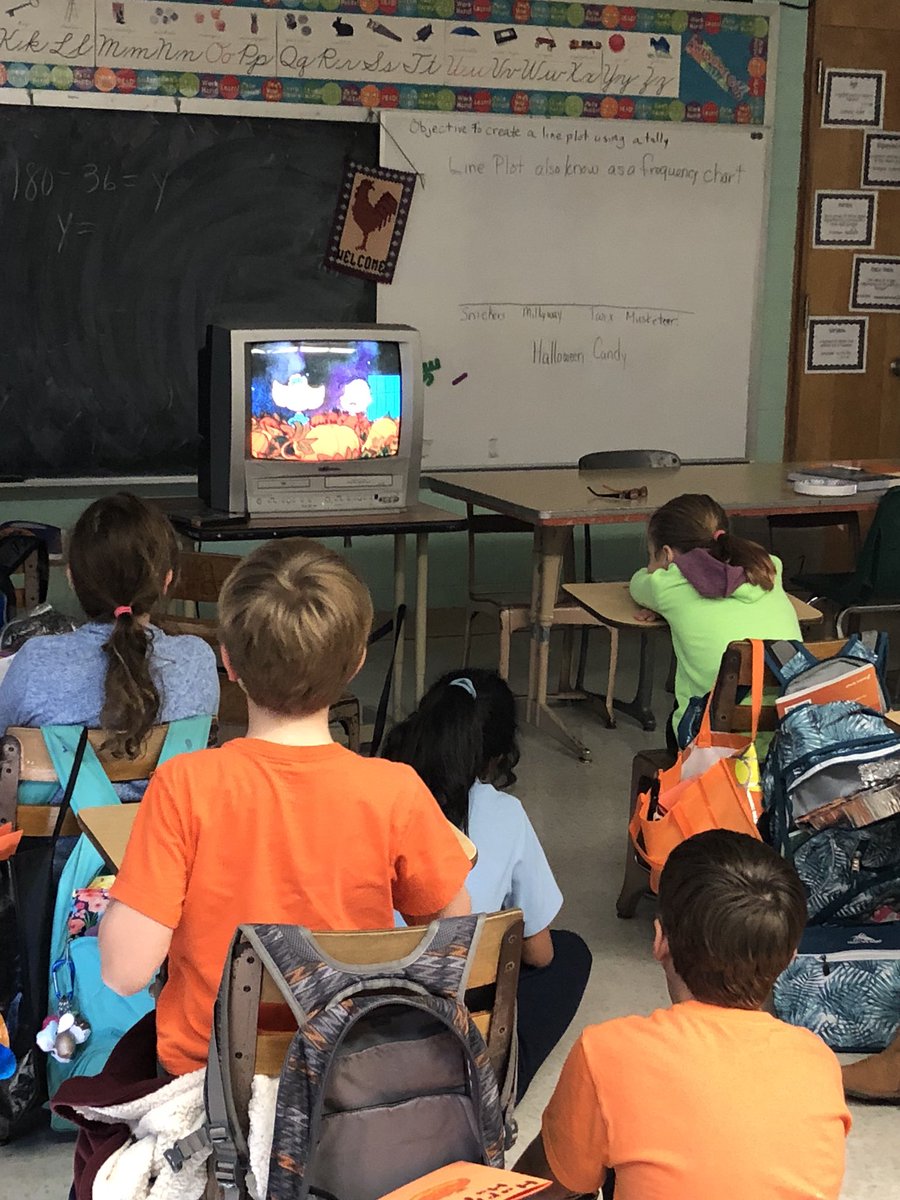 kabfive's tweet photo. 4th and 7th grade buddies watching “The Great Pumpkin Charlie Brown”@Seton_ShrubOak @Sara_Shea72   @Mary_JaneRS   @ArchNY_Schools https://t.co/3pQz0Dw5wg