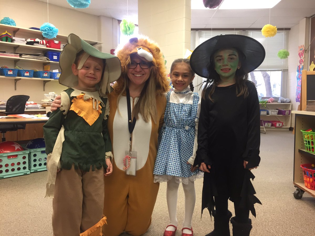 LMTeach92's tweet photo. Follow the yellow brick road! @D45Ardmore #ArdmoreHalloweenBingo https://t.co/WI9dq0DpXW