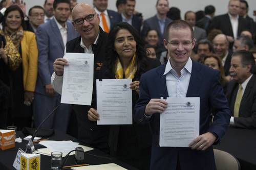 lajornadaonline's tweet photo. #Astillero, columna de @julioastillero | Ciudadanizar al Frente Ciudadano por México #FreCiMe https://t.co/AdCDvuo0X6 https://t.co/MUHoBGHcmT