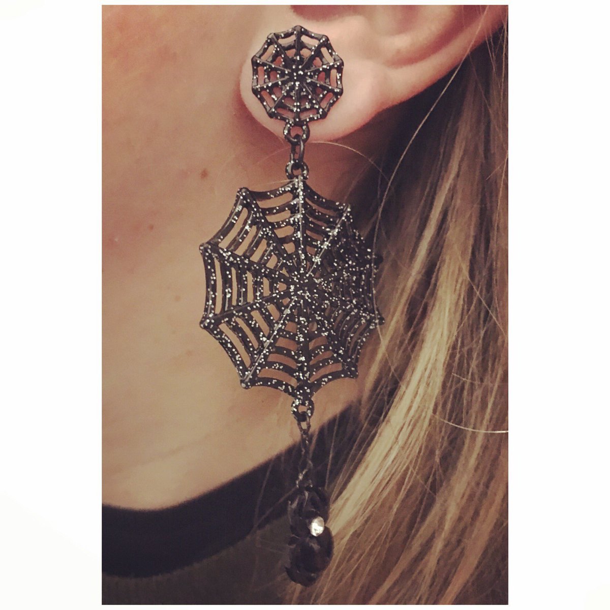 laura_webb10's tweet photo. web earrings cuz Webb! 🕸🕸 My first Halloween as a Webb so I’ve dressed accordingly! 🕸             💀🦇🎃👻🐺👹 #webearringscuzWebb #happyhalloween https://t.co/j2hUnD1npb