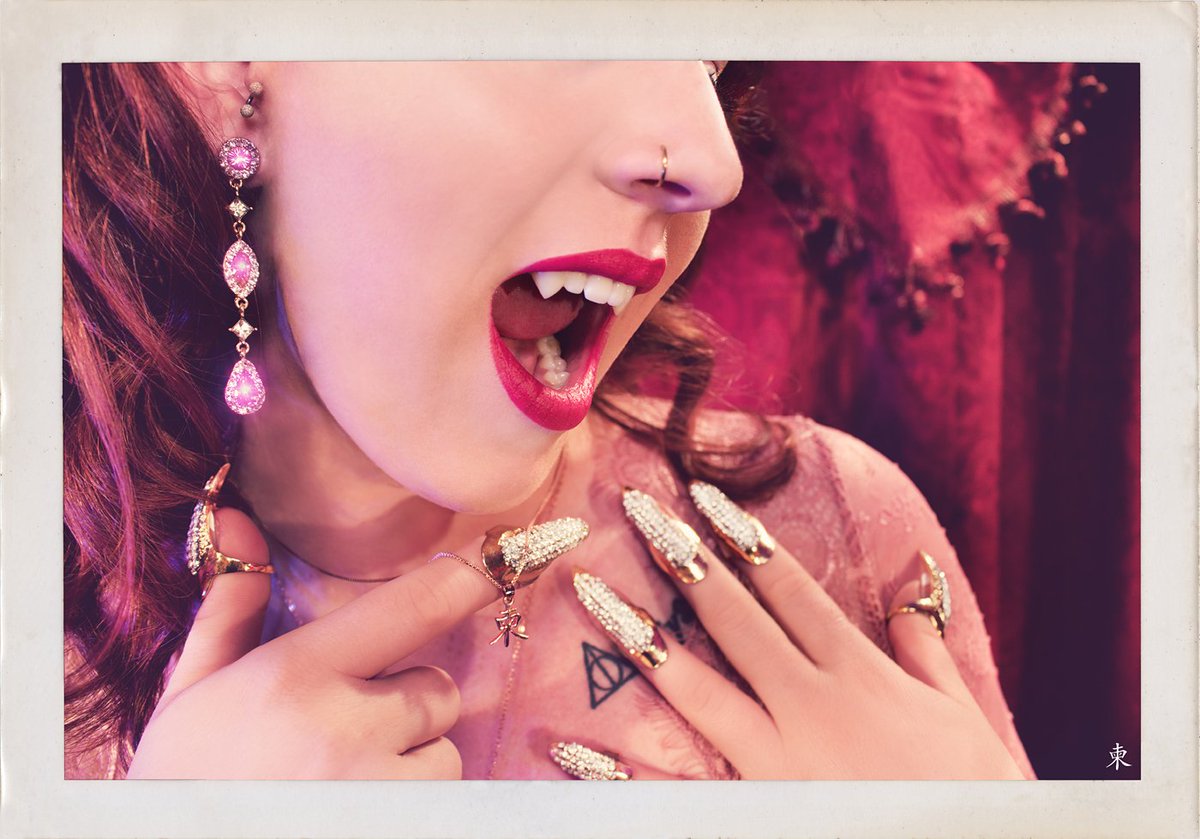 dantemoran07's tweet photo. Happy Halloween!

Sexy vampire Rosalind showcases the new Rose Gold Inferno Productionz model necklaces. [BLOOD - 2018] https://t.co/pU0YU8z0DR