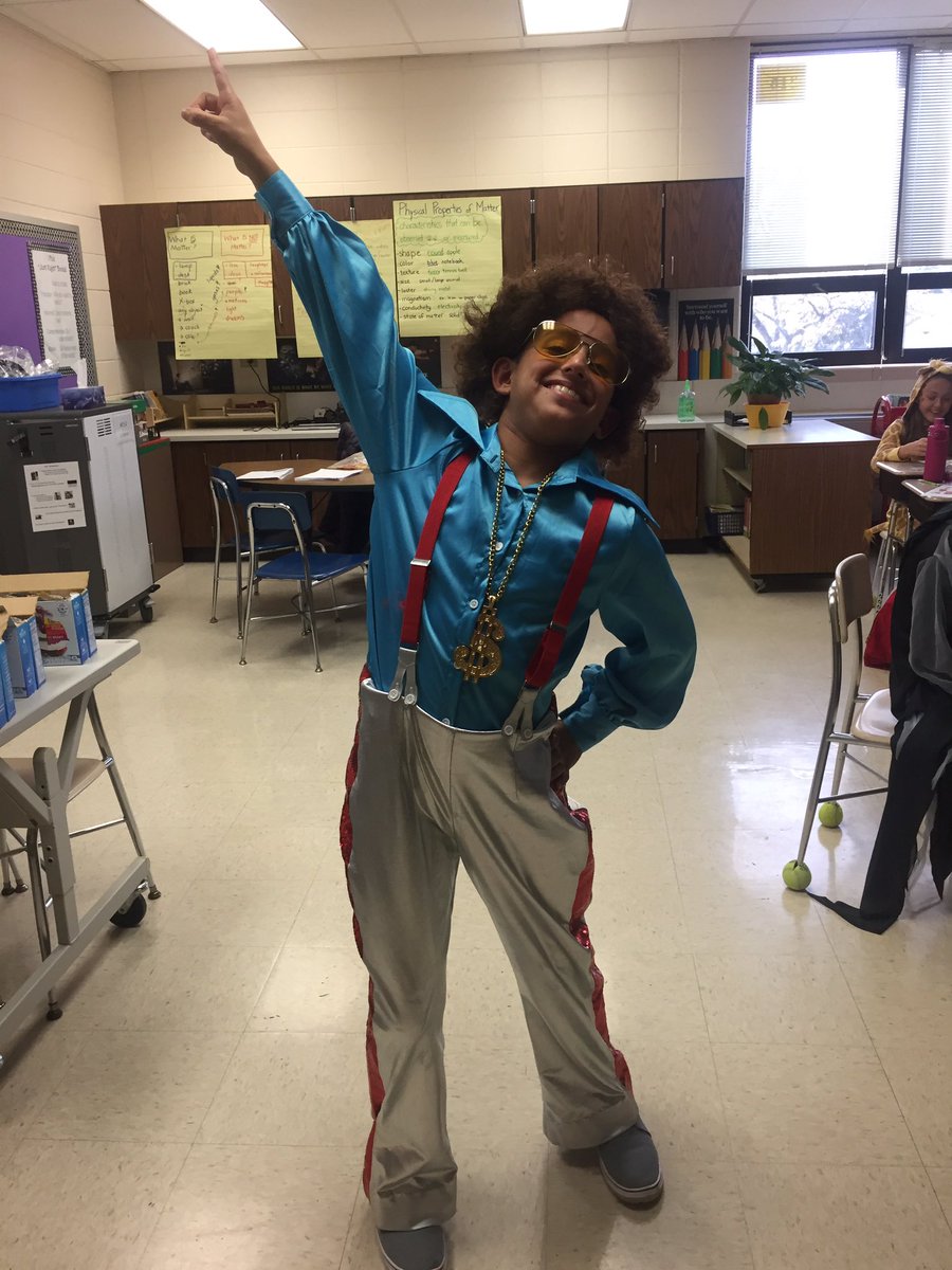 LMTeach92's tweet photo. This Halloween bingo is pretty groovy. #ArdmoreHalloweenBingo @D45Ardmore https://t.co/axt0rpSasR