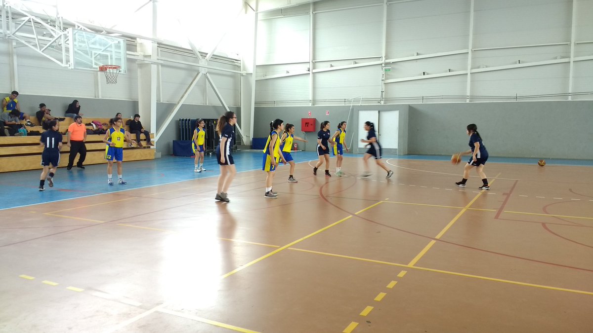 acle_cormun's tweet photo. Básquetbol Olimpiadas, categoría selección damas. Liceo comercial Diego Portales vs Jorge Alessandri. Polideportivo Lourdes. @alcaldesoto https://t.co/Vz9frT4mKc