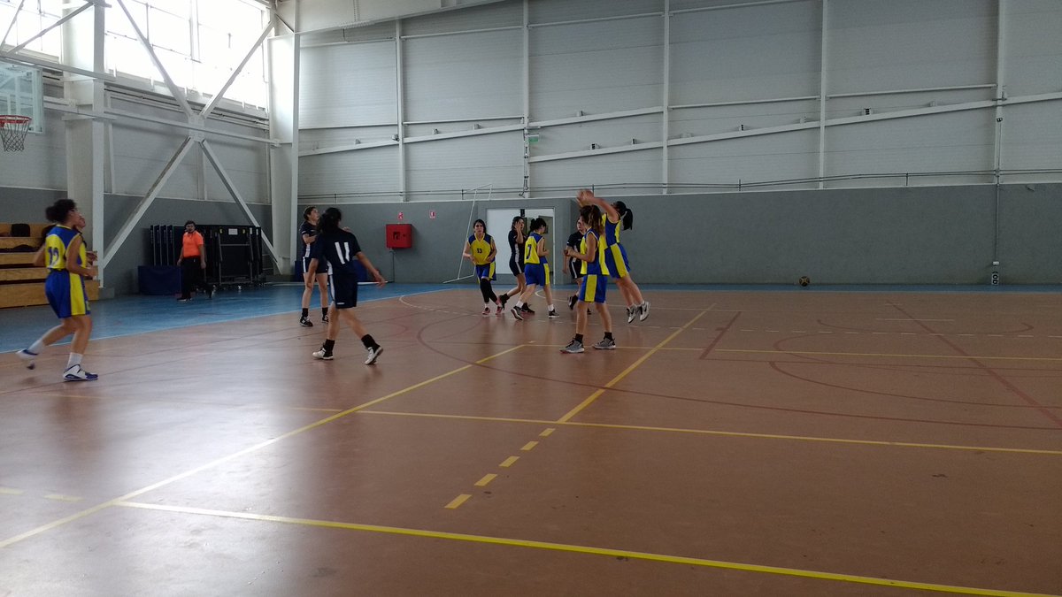 acle_cormun's tweet photo. Básquetbol Olimpiadas, categoría selección damas. Liceo comercial Diego Portales vs Jorge Alessandri. Polideportivo Lourdes. @alcaldesoto https://t.co/Vz9frT4mKc