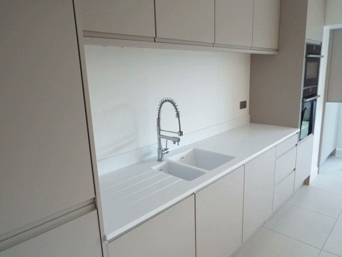 SheffieldSolid's tweet photo. Stylish Tristone Whale White worksurfaces....👌
Professionally installed today by our team in Sheffield #madeinsheffield #sheffieldissuper https://t.co/hzttRDrKDr