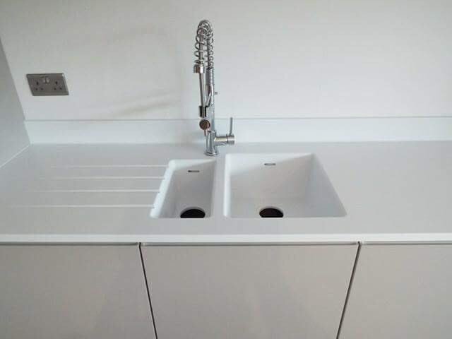 SheffieldSolid's tweet photo. Stylish Tristone Whale White worksurfaces....👌
Professionally installed today by our team in Sheffield #madeinsheffield #sheffieldissuper https://t.co/hzttRDrKDr