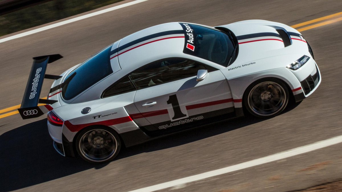 The past and the present. Which one would you choose?
#Rentarace #motorsport #racing #Audi#sportscar