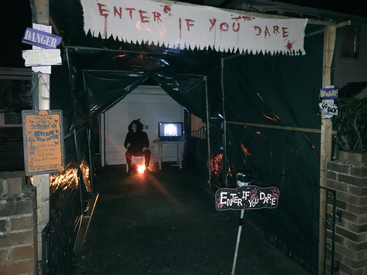 RYAN____2010's tweet photo. Amazing trick or treat raising money for charity #halloweenhorrors @ShonaBM @scarletcece27 👻👻 https://t.co/YAPQMlVpGI