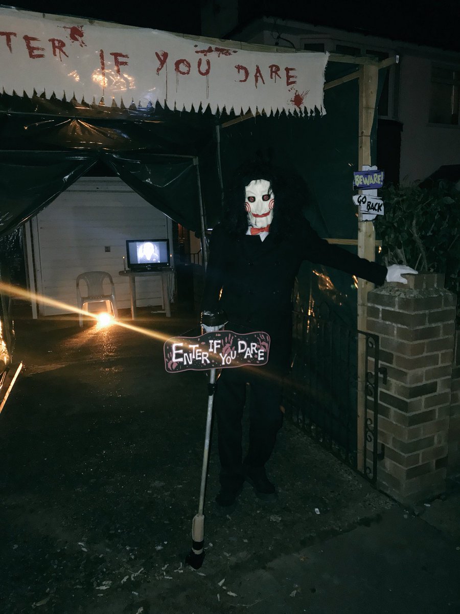 RYAN____2010's tweet photo. Amazing trick or treat raising money for charity #halloweenhorrors @ShonaBM @scarletcece27 👻👻 https://t.co/YAPQMlVpGI