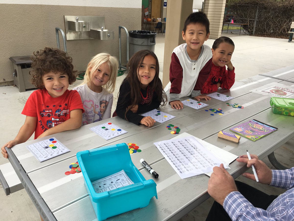 k1pandas's tweet image. Candy corn graphing and number bingo! So much math fun in our pumpkin day! #acaciakinder #fsdmath