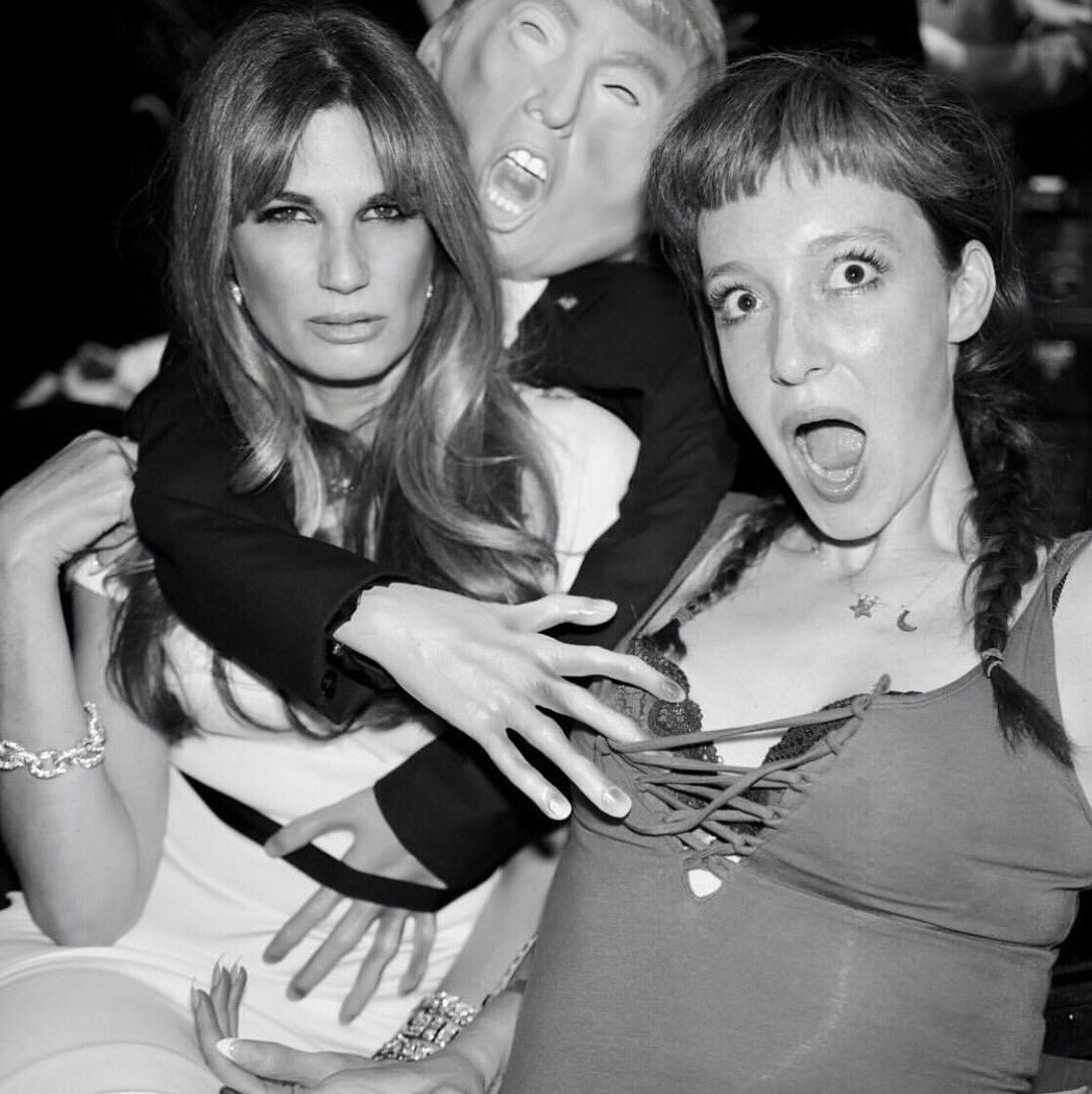 Tb 2016 🎃 <a href="/Jemima_Khan/">Jemima Goldsmith</a> as #MelaniaTrump <a href="/UNICEF_uk/">UNICEF UK</a> #Halloween Ball, #makeup #taniagrier <a href="/rodialbeauty/">RODIAL</a> #JemimaKhan #Rodial #gregwilliams 📸