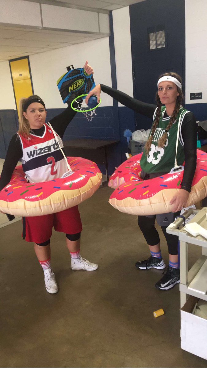 UCO_MAT's tweet photo. Happy Halloween Practice from #thesquad! 🎃👻 #UCOGATP #DunkinDonuts #ForrestGump #baseballplayer https://t.co/NoKJPHryWp