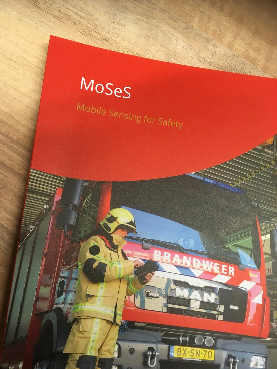 BrandweerTwente's tweet photo. Einddemo prototype MoSes (Mobile Sensing for Safety) @Saxion. Veilig repressief optreden: real time monitoren manschappen #innovatie https://t.co/CSQAiY0v8s