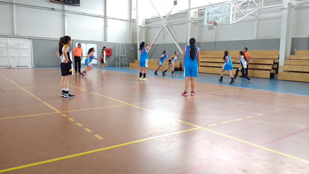 acle_cormun's tweet photo. Básquetbol Olimpiadas, categoría selección de damas. Liceo de niñas vs Oscar Castro. Polideportivo Lourdes. @alcaldesoto https://t.co/xRIkn9pbKW