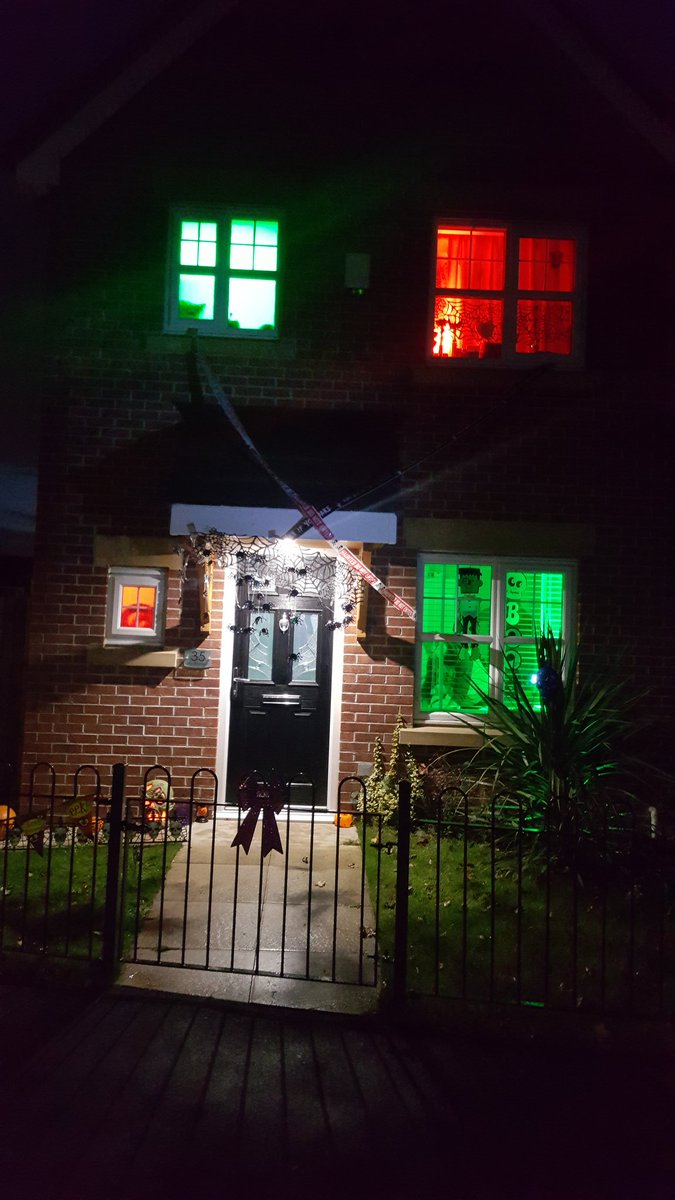 vicciw's tweet photo. #chorley #Halloween #HappyHalloween2017 https://t.co/h2eu4x6YTA