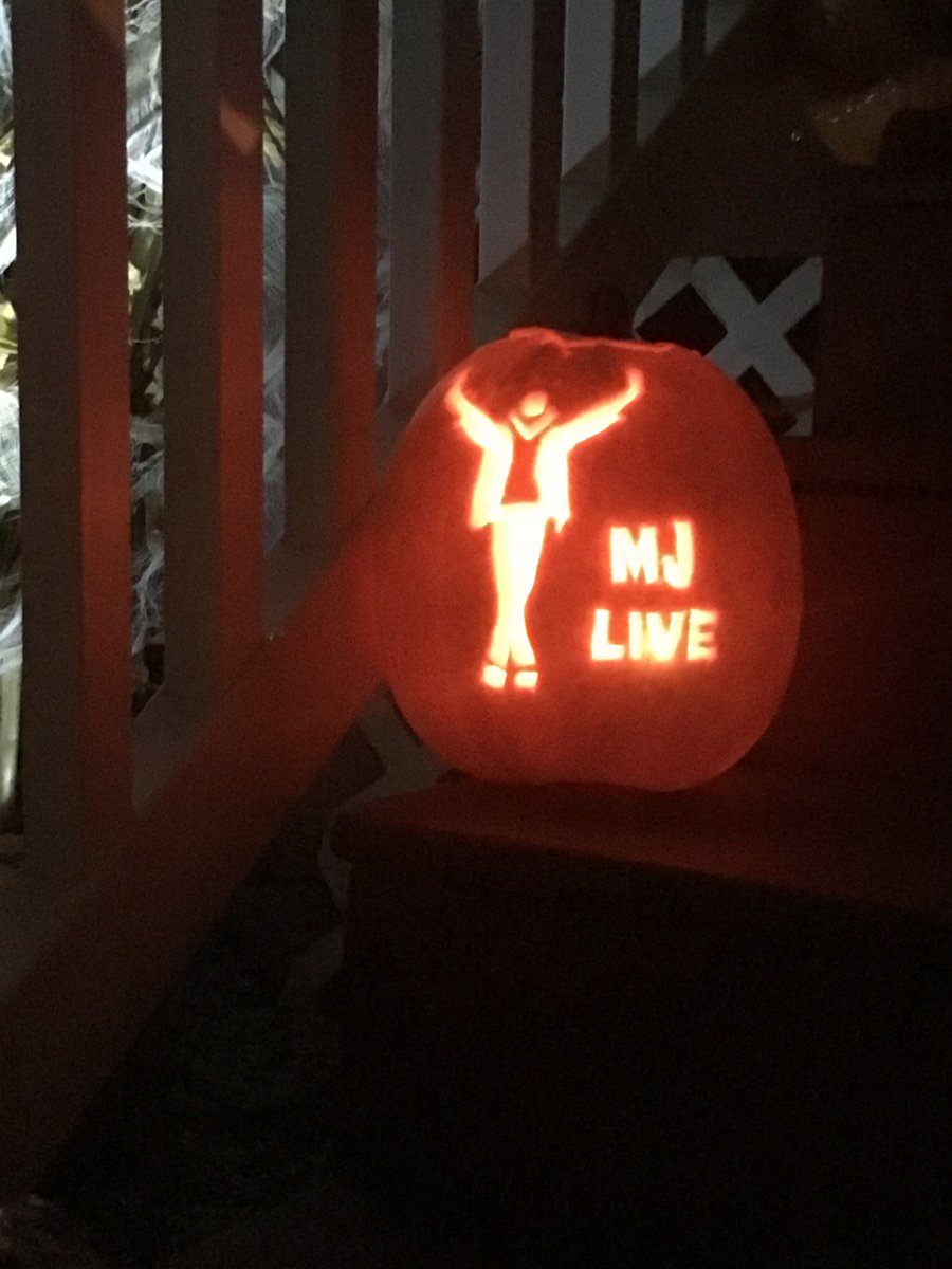 Heat1968's tweet photo. Happy Halloween!  Love my MJ carving! @MJLiveVegas  @michaeljackson https://t.co/asX46qWXpw