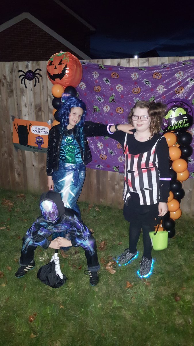 vicciw's tweet photo. #chorley #Halloween #HappyHalloween2017 https://t.co/h2eu4x6YTA