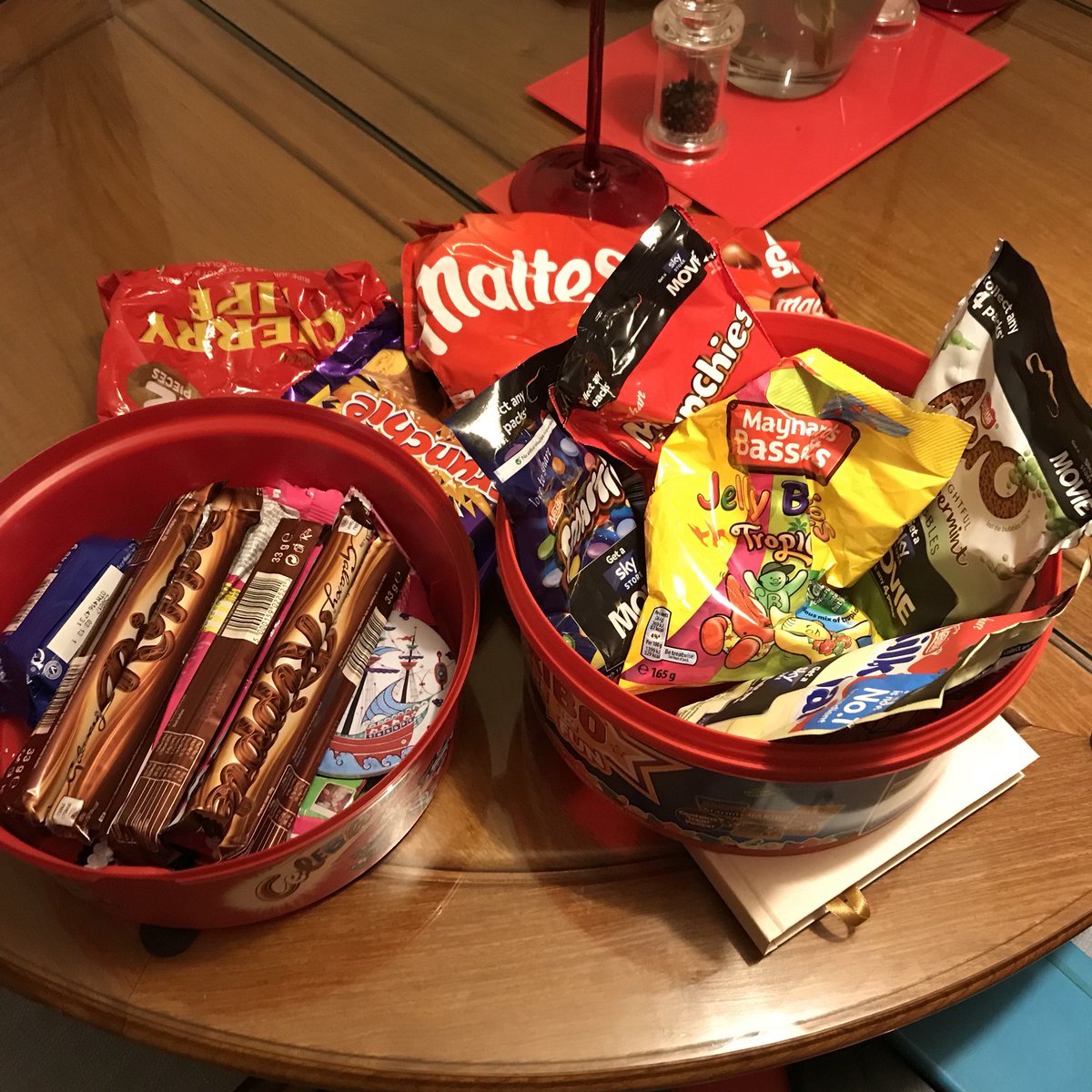 mikecleggy's tweet photo. Weโve never had any trick or treaters in the 3 years weโve lived in the flat but I always make sure weโre prepared. #SweetsForMe https://t.co/3PsP5Pvsem