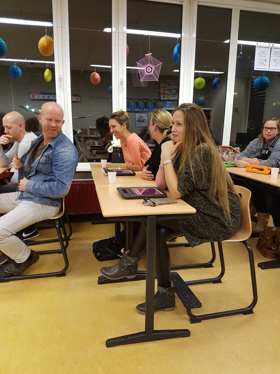 TinieSterenborg's tweet photo. Leerlingen van Master Sperkhem nemen de iPad mee naar huis. Vanavond Ouderavond over de werking van apps.
Samen een Kahoot gemaakt. Plezier! https://t.co/APwrylhUmA
