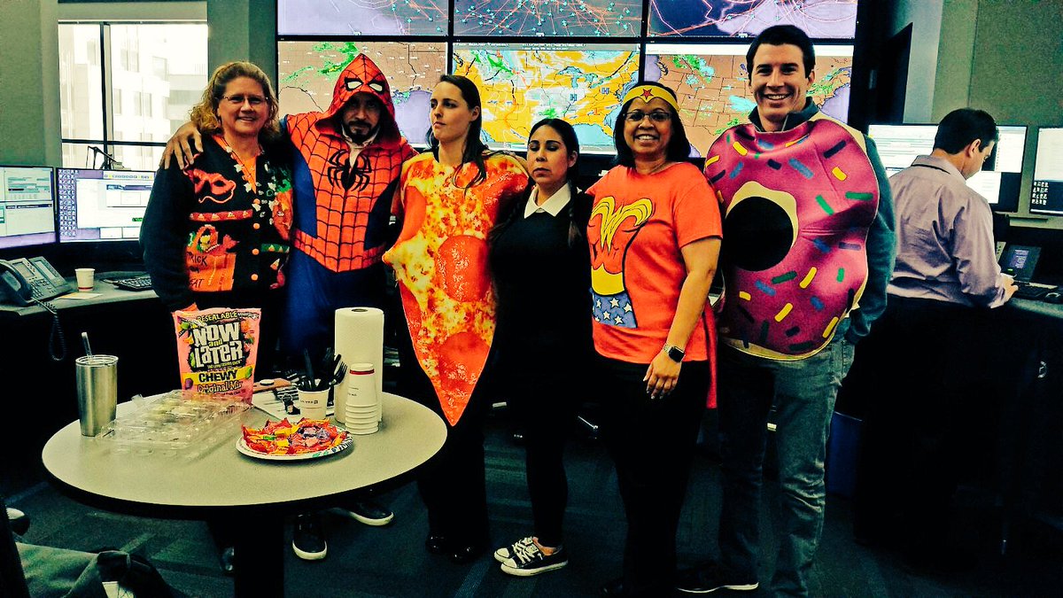 MarioGo53730122's tweet photo. @weareunited #beingunited #noc #willistower #cssteam #Halloween2017 https://t.co/gXsAYFBDPX