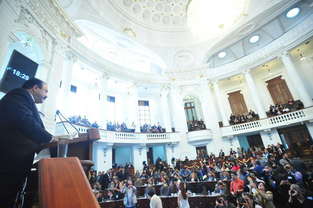 leonel_luna's tweet photo. Termina comparecencia del Srio. de @S_SaludCDMX, Dr. @A_Ahued. En @AsambleaDF reconocemos glosa del #InformeSEDESA2017. https://t.co/yO8bHzQGL6