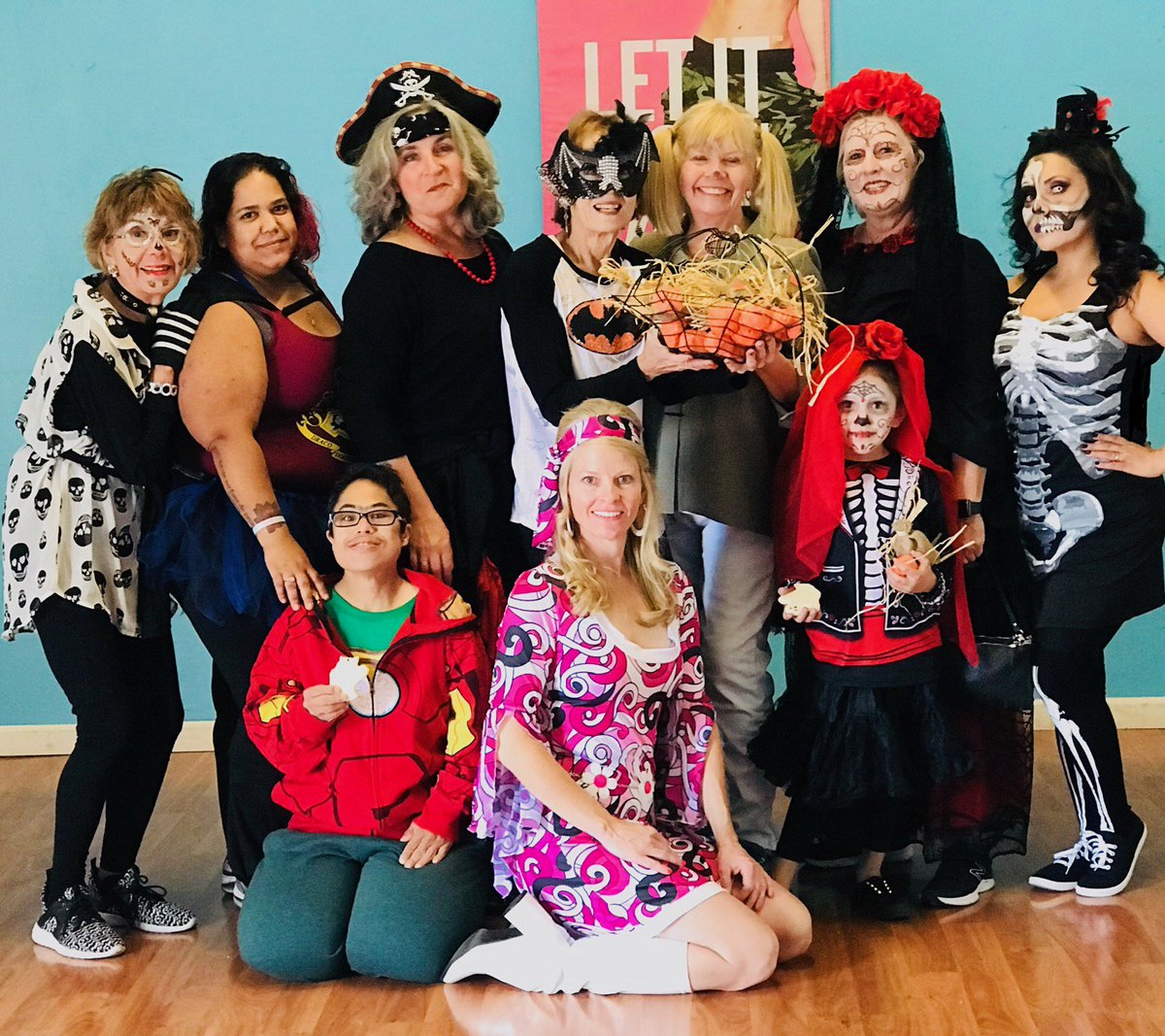 thenewfit's tweet photo. Halloween @thenewfit #zumba in Full Effect. #grind girls #balance #dowhatyoulove #newfitstrong https://t.co/LVJirBEbyE