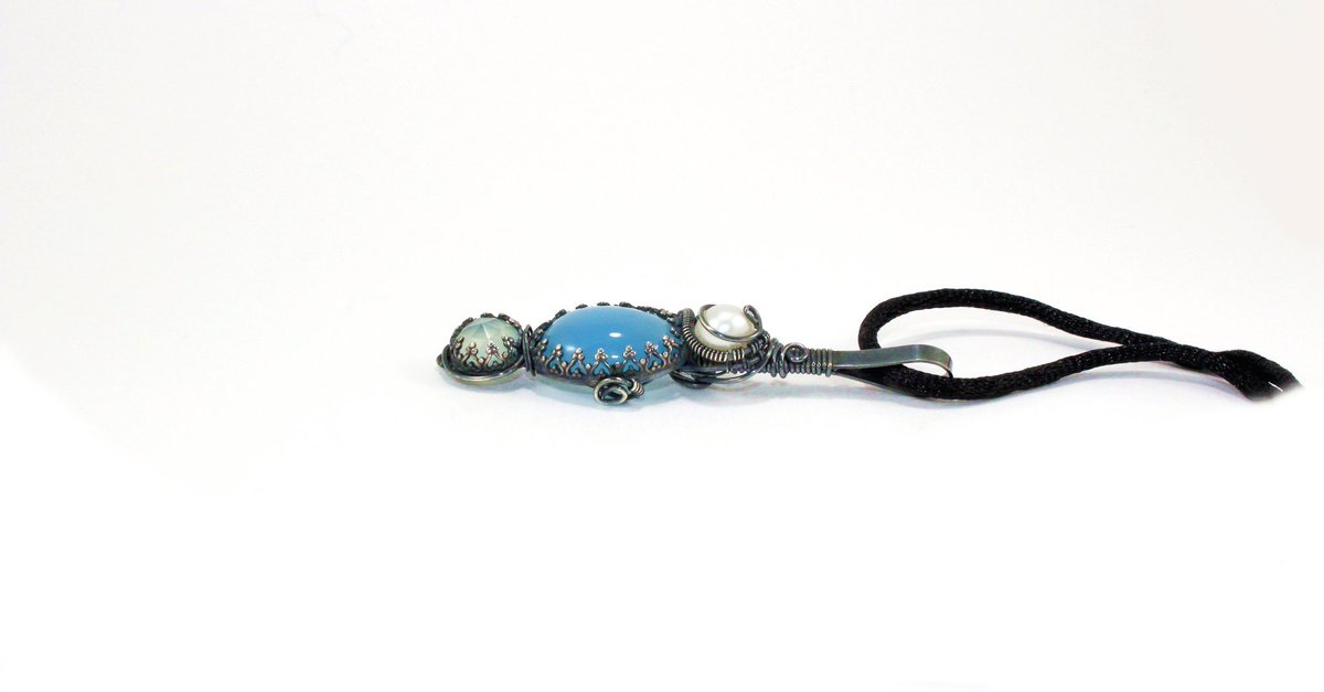 SoulFireAlchemy's tweet photo. Antidote Pendant ♡
This dreamy design features a cultivated fresh water #Pearl, blue #Chalcedony cabochon &amp; a rose cut aqua Chalcedony https://t.co/usDAuQVdyW