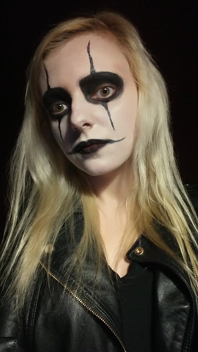 antalkaa's tweet image. Halloween make up #waytocrow @lynzway