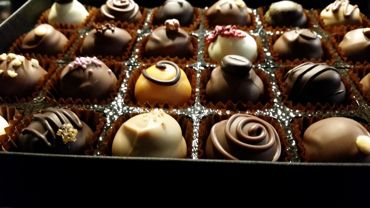 PamMacRuary's tweet photo. Boxing truffles for our first Winter Fair.
#KeylinkLtd https://t.co/oeEEs7XWsV