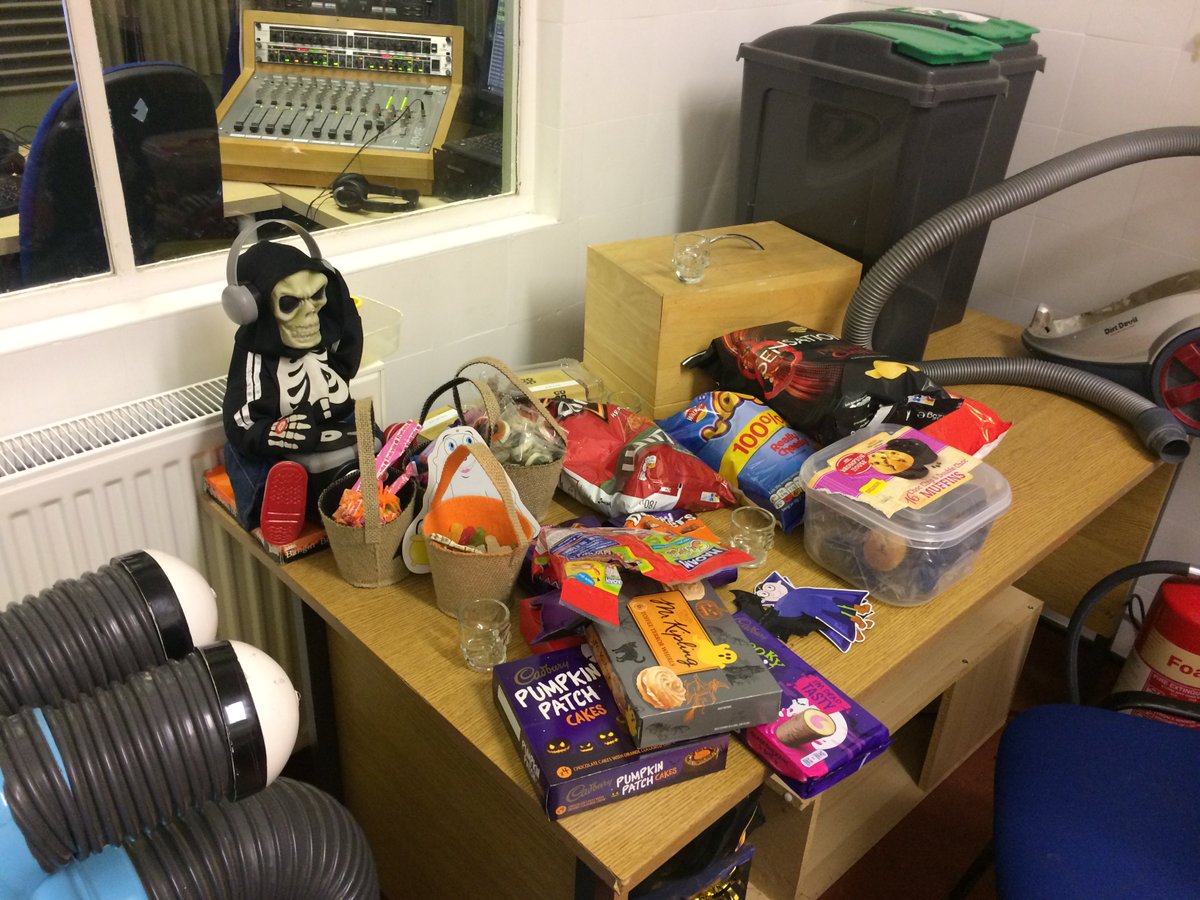 EMW0001's tweet photo. Party time!! Quite enjoyed decorating the kit- I mean studio 2!  @TSoFR  @JamesHydenDJ @April_kirby2 https://t.co/hRfMGIJBzD