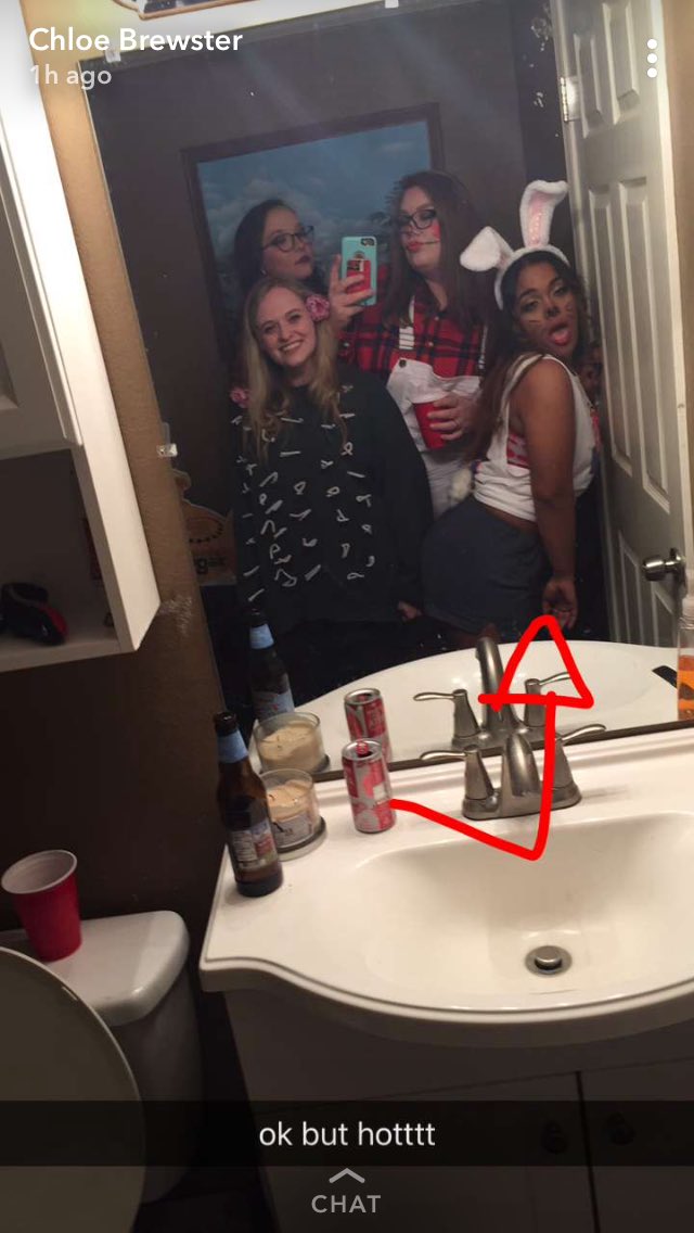 aritheeaardvark's tweet photo. Halloween was the best. Me and the girls go crazy. Everclear kind of holiday ☠️👽👻🎃 https://t.co/cqXde9YbZK