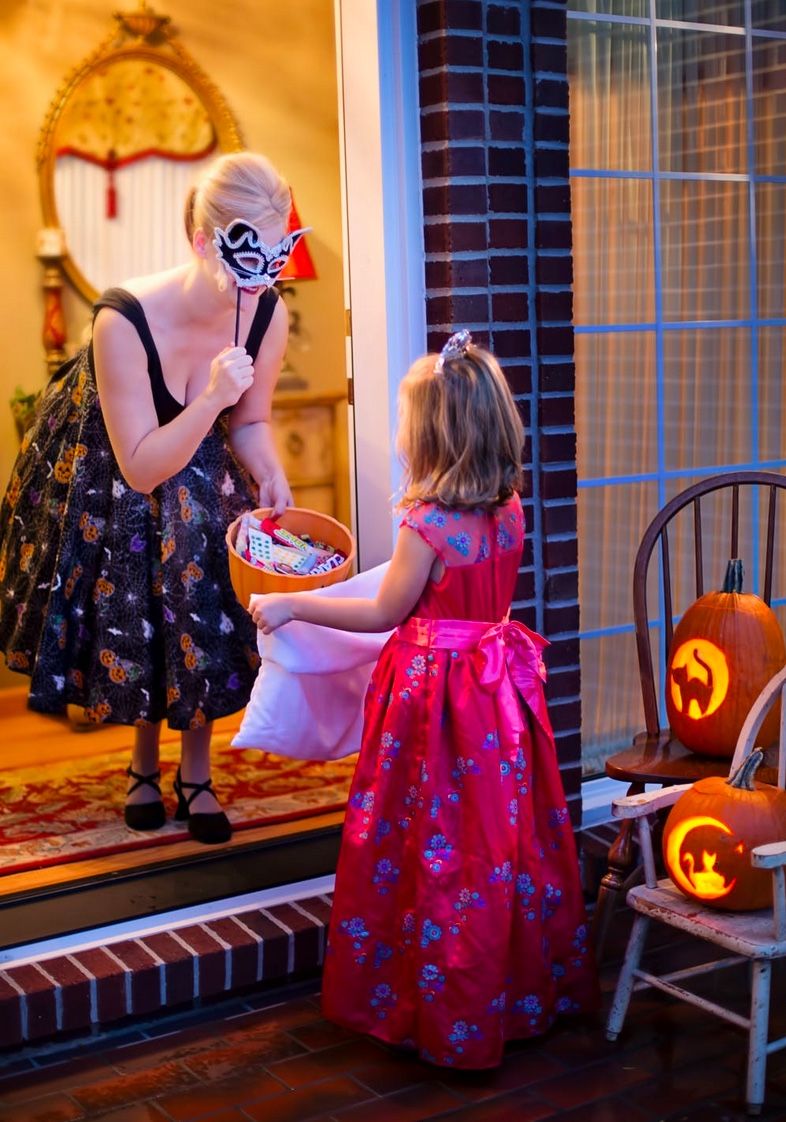 PhotoSpringInc's tweet photo. Happy Halloweeeeeeen to all! #Halloween #familyphotos https://t.co/YwgwXh9wTp