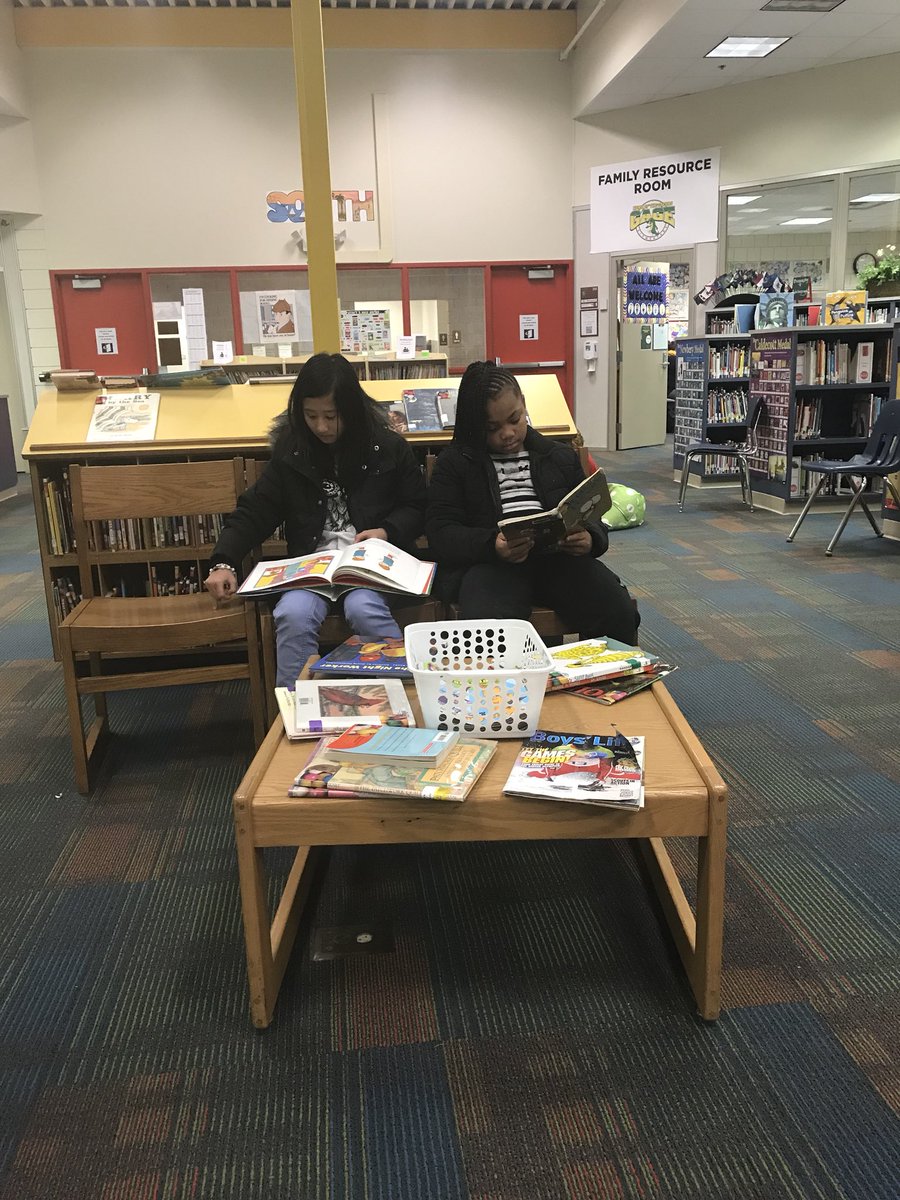 mrsfelderman4's tweet photo. We love library book checkout day! #GageGators https://t.co/xXpn2YR4qr