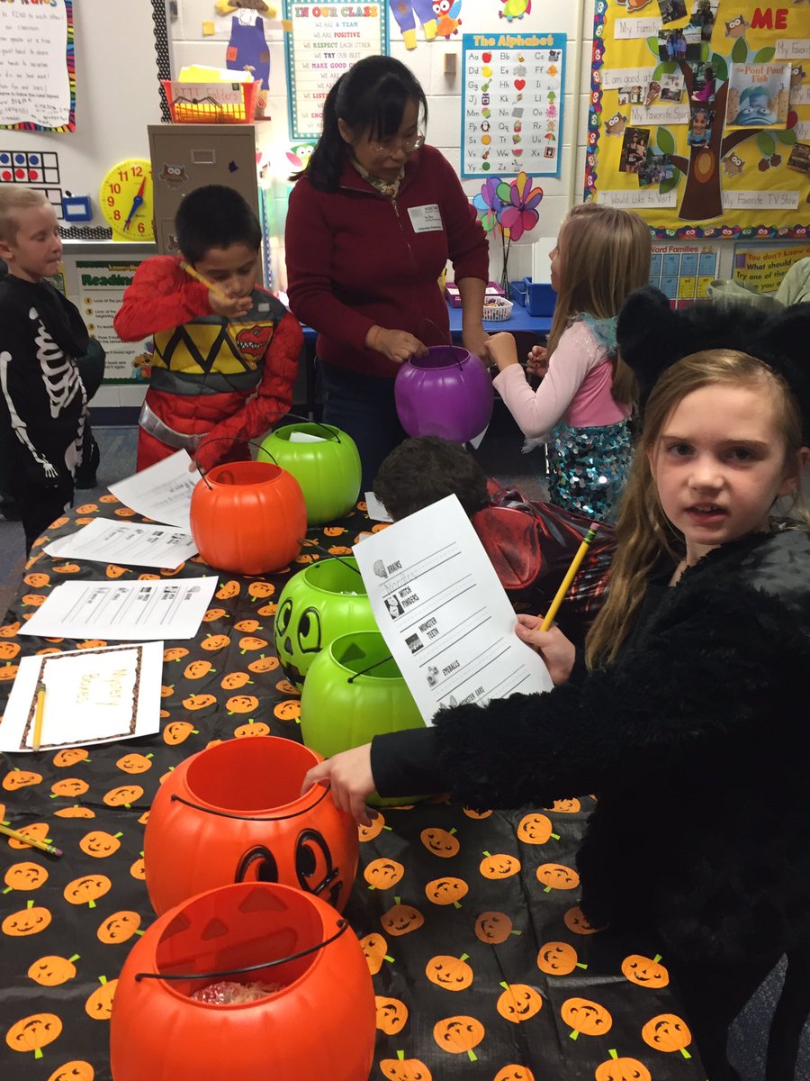 MrsGutting's tweet photo. Kudos to our awesome Homeroom moms for planning such a fun and creative party!! #outstandingowls #firstgade #happyhillendale https://t.co/lTEbCqsRum