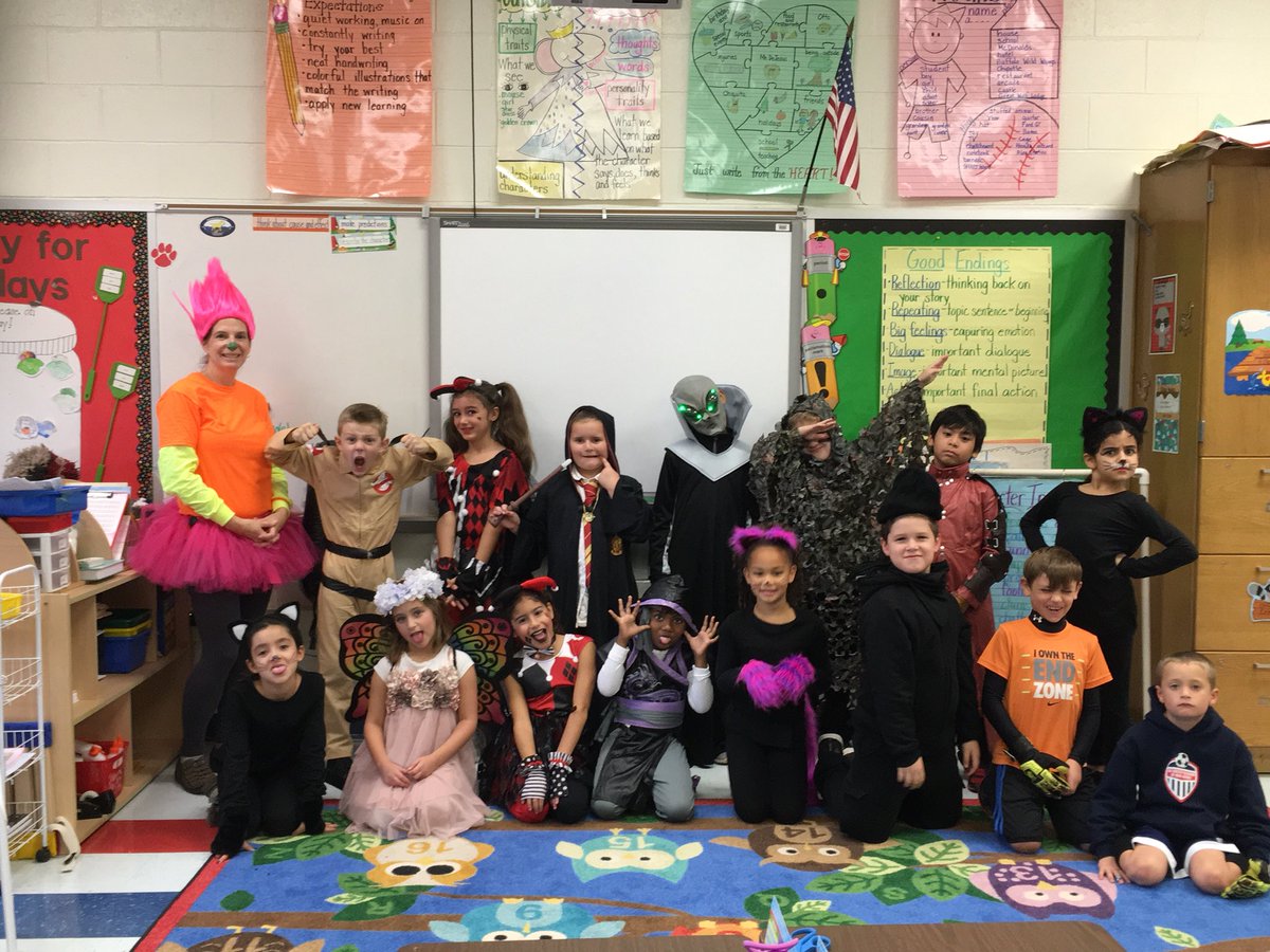 mrskdejesus's tweet photo. CPS does Halloween! #townparade #CPSpride #partyhardy https://t.co/R72FZwdzKL