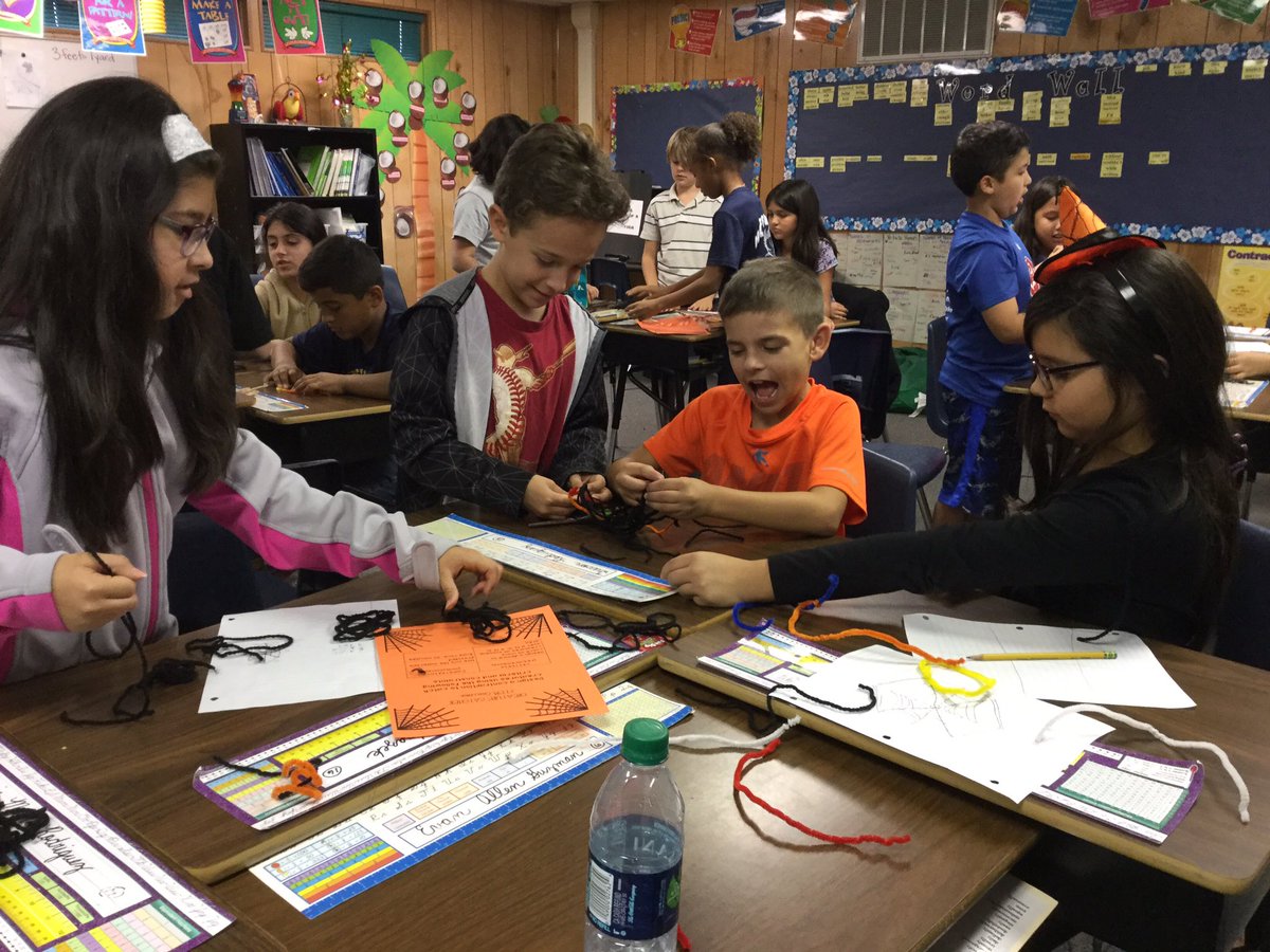 Queentea01's tweet photo. Creating spiderwebs to catch spiders. #HoffmannSteam https://t.co/9OkIg56Z8D