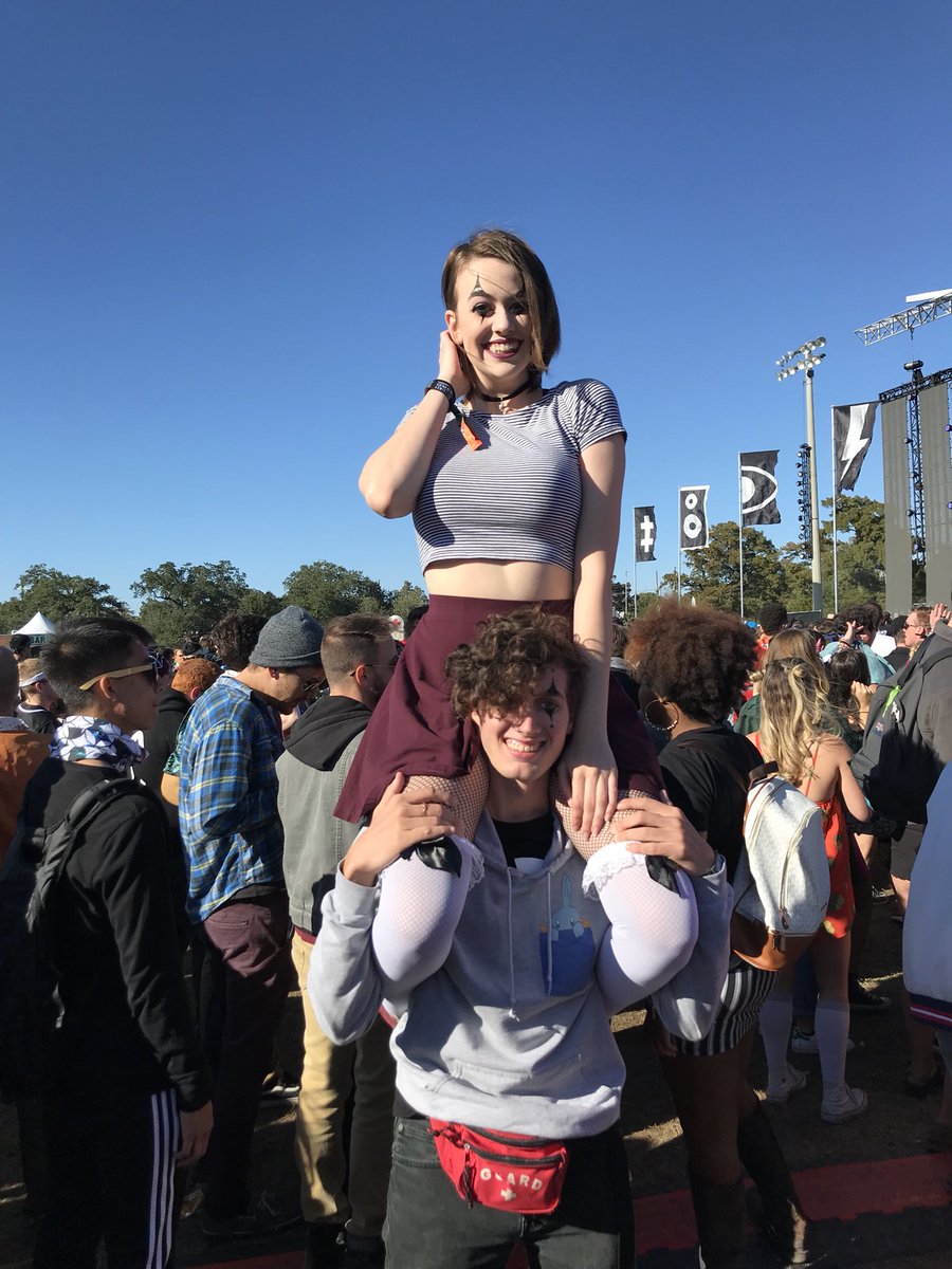 chellybelly923's tweet photo. #VoodooFest2017 with the love of my life was a total success 😍😍 https://t.co/9zWRE1ce30