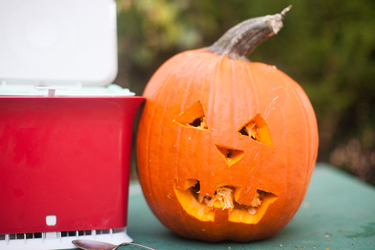 Happy Halloween!🎃Toss that waste into our Fresh Air odor-free kitchen compost collector for an easy way to clean up pumpkin messes.