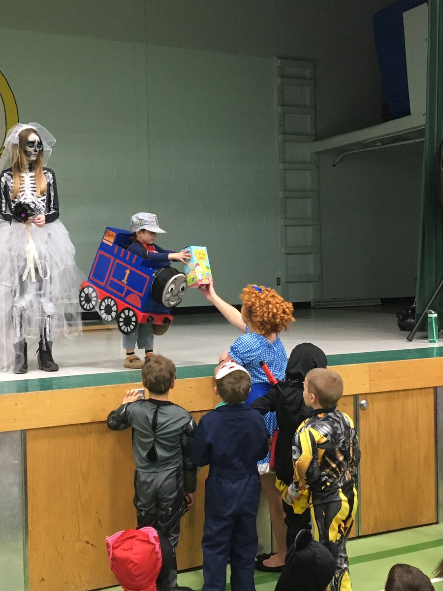 MPresber's tweet photo. Crowd Choice Nominees - Thomas the Train won! https://t.co/UWrYQKwymZ
