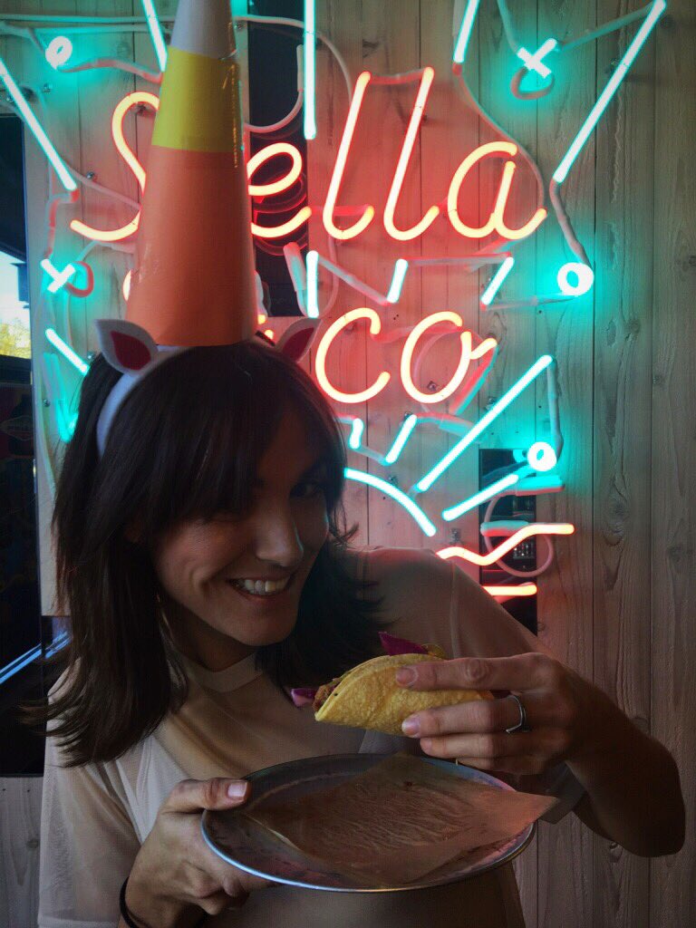 StellaTacoPDX's tweet photo. Did you know unicandycorns get all there power from TACOS!!? Well, it's true #fuelup #friedsnickers #alldayhappyhourritas #friedchickentaco https://t.co/IQIhwf6aiC