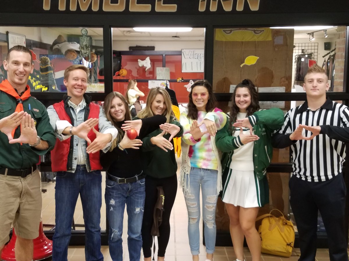 DECA_Griffin's tweet photo. It's spooky how much our school loves DECA! #DECAspiritweek https://t.co/L1bycweTaN